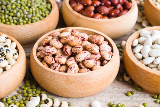 Uncooked varieties of dried beans were arranged in bamboo bowls.Selected pinto beans bowl