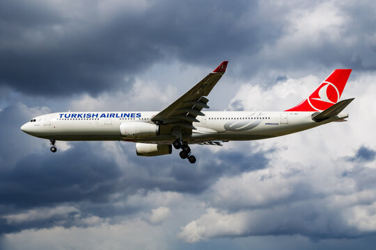 Turkish Airlines Airbus A330-300 (TC-JNO) arriving at London Heathrow Airport on April 26, 2016 in London, United Kingdom