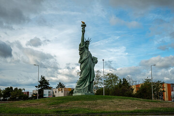 Statue of Liberty replica on a roundabout in Colmar, France © Jeppo75