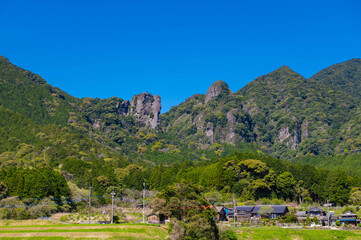 Fototapeta premium 黒髪山の雌岩と雄岩