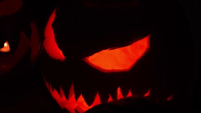 Misteri Malam Halloween: Senyuman Labu Iblis yang Mencekam 
Rahasia Ukiran Jack-O'-Lantern Paling Horor di Malam Gelap
Atmosfer Horor Malam Halloween: Penampakan Labu Merah Menyala