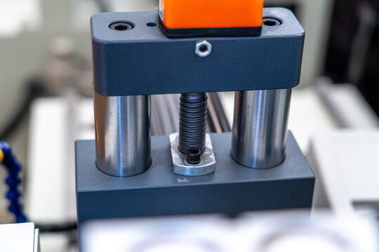Industrial machine component with threaded rod and metal pillars