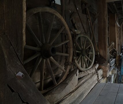 Look at this old wheels and tools 
