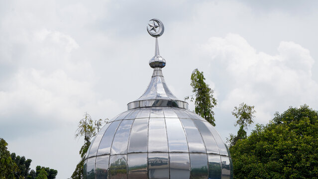 Shiny Stainless Steel Mosque Dome with Crescent and Star Symbol