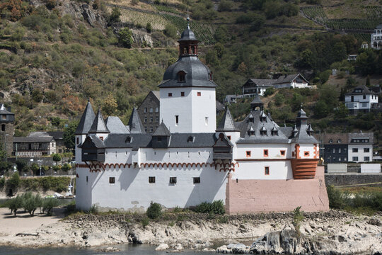 Historische Burg Pfalzgrafenstein auf einer Insel im Rhein bei Kaub