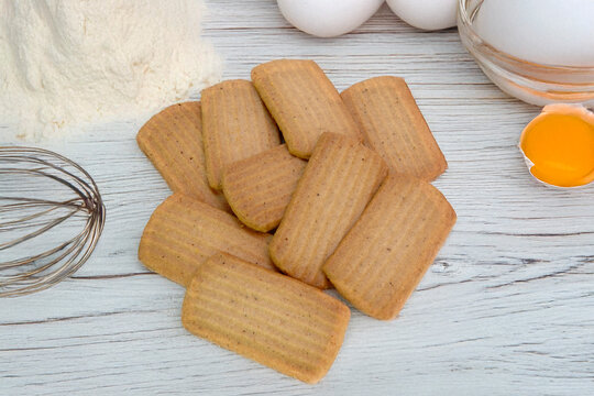 The bicciolano is a biscuit typical of the Vercelli area in Piedmont, characterized by a blend of various spices.