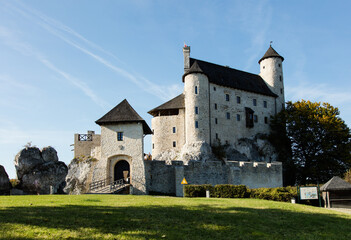 Stary kamienny zamek Bobolice Jura Krakowsko Częstochowska Polska © kubikactive