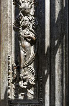Bronze relief detail of Eve by Vittore Ghiberti on the decorative outer frame door jamb of the South Door of Saint John Baptistery, Florence, Tuscany, Italy