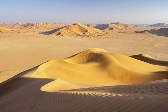 Sand dunes in the Rub Al Khali desert, the world's largest sand desert, Empty Quarter, Oman