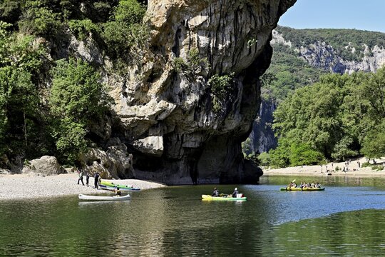 Canoes on the Ard&egrave;che river, above the Pont d'Arc rock gate, Ard&egrave;che Gorge, Gorges de l'Ard&egrave;che, Vallon-Pont-d'Arc, Rh&ocirc;ne-Alpes, France