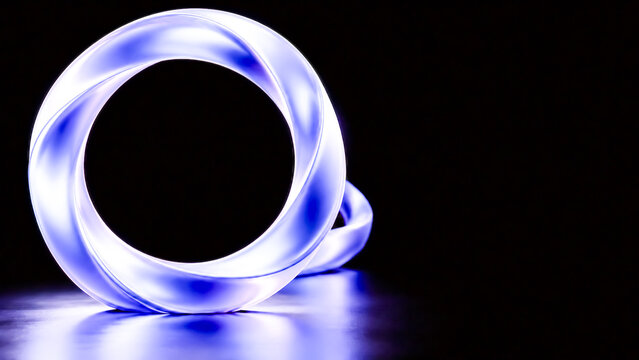 白いハイライトが輝くブルーとラベンダーの3Dリボン