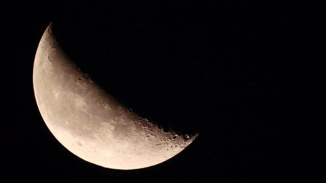Waning Crescent on 9 July 2026, Thursday . The illuminated surface of the moon is 31% and getting smaller. The lunar cycle is 24 days old