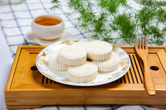 White Steamed Rice Cakes On Floral Plate With Bamboo Tea Tray
