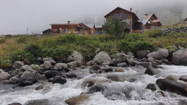 A slow-motion view of the stream flowing through Elevit Plateau in Rize, T&uuml;rkiye