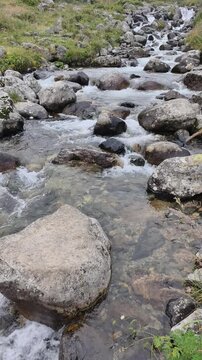 A slow-motion view of the stream flowing through Elevit Plateau in Rize, T&uuml;rkiye