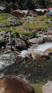 A slow-motion view of the stream flowing through Elevit Plateau in Rize, T&uuml;rkiye