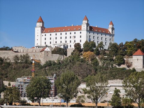 BRATISLAVA, SLOVAKIA &ndash; OCTOBER 1, 2026: Bratislava Castle (Bratislavsk&yacute; hrad, Pozsonyi v&aacute;r) above the Danube river in Bratislava, Slovakia