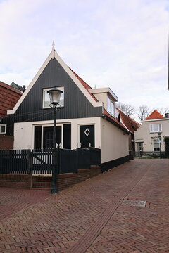 Blick in das Zentrum der Stadt Urk am Ijsselmeer in den Niederlanden	