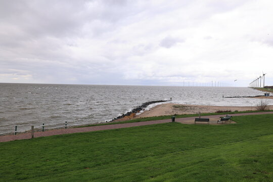 Blick auf das Ijsselmeer in der Gemeinde Urk in der Niederl&auml;ndischen Provinz Flevoland