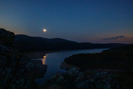 Total Solar Eclipse at the Embalse del Arlanz&oacute;n Reservoir in Spain