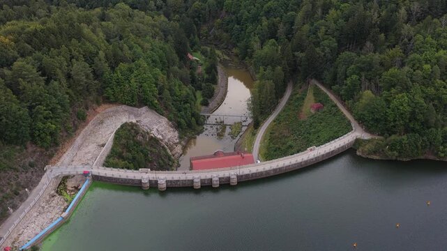 Aerial view of Zlotniki Dam surrounded by lush forests and the river Kwisa in Zlotniki Lubanskie, Lower Silesian Voivod, Poland.