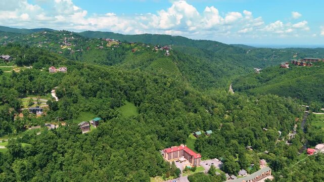 Luxury cabins and private homes hidden among mountain forests with panoramic ridge views and peaceful rural surroundings
