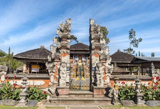 Entrance, Split Gate, Buddhist water temple Pura Ulun Danu Bratan, Bratan Lake, Bali, Indonesia