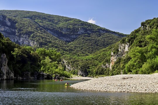 Canoes on the Ard&egrave;che River, Ard&egrave;che Gorge, Gorges de l'Ard&egrave;che, Vallon-Pont-d'Arc, Rh&ocirc;ne-Alpes, France