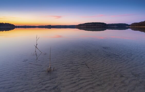 Gro&szlig;er F&uuml;rstenseer See, also F&uuml;rstensee, in winter, evening light, forest reflected, M&uuml;ritz National Park, Serrahn sub-region, Mecklenburg-Western Pomerania, Germany
