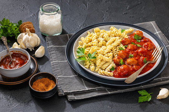 Boulettes de viande sauce tomate avec pasta