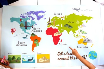 Colorful world map for kids. © Rawpixel.com