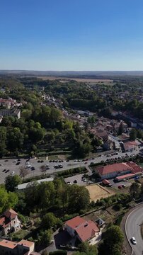 vue a&eacute;rienne panoramique de la ville de Briey en Meurthe-et-Moselle, apr&egrave;s la s&eacute;cheresse de l'&eacute;t&eacute; 2026 le pan d'eau de la Sangsue a un niveau d'eau tr&egrave;s bas. Paysage de Lorraine en France