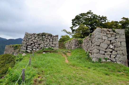 津和野城跡 太鼓丸跡から望む三十間台石垣