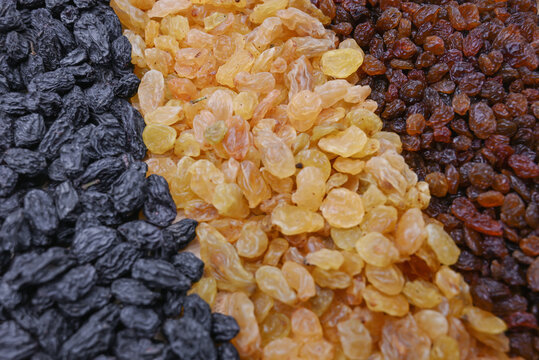dried grapes, raisins, different varieties
