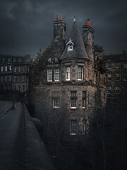 Obraz premium Ancient stone building in Edinburgh