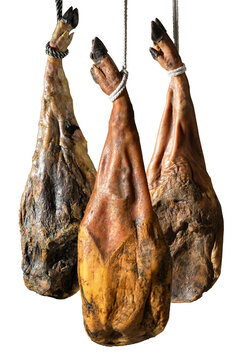  Colecci&oacute;n de jamones ib&eacute;ricos colgados transparencia PNG. Grupo de jamones de cerdo curados aislados sobre fondo PNG transparente para proyectos culinarios gourmet.