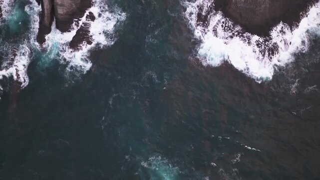 ドローン空撮による玄界灘の激しい白波と切り立った断崖絶壁の海岸線 4K映像素材 佐賀県唐津市七ツ釜周辺の自然風景