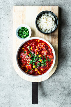 Chili sin carne with chocolate and rice