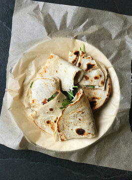 Naan bread with bacon, yogurt and chili jam