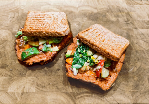Meatloaf sandwich with vegetables