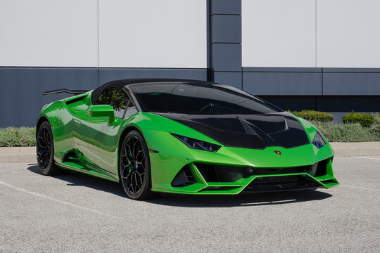 Lamborghini Hurac&aacute;n EVO Spyder display. Lamborghini offered the Huracan EVO with a 630HP 5.2L Supercharged V10 engine. MY:2020