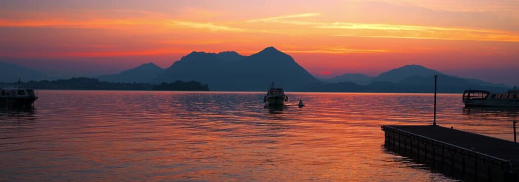  Anamorphic Lens - Fantastic colors at dawn on the lake