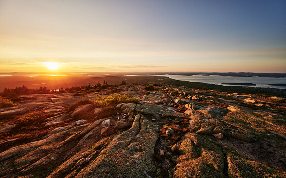 View from the summit of Cadillac Mountain at sunset in Acadia National Park, Maine, New England 