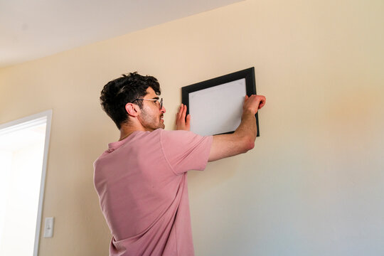 Hanging diploma frame
