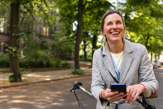 Cyclist with smartphone