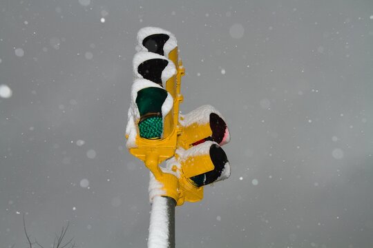 Frozen green light