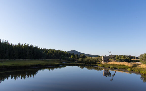 Sur le territoire Mezenc Loire Meygal, l' Etang Des Barthes &agrave; Freycenet-la-Tour en Haute Loire