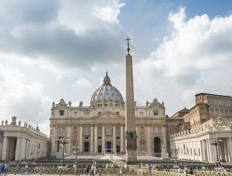 St. Peter's Square with St. Peter's Basilica and obelisk, Vatican City, Rome, Lazio, Italy