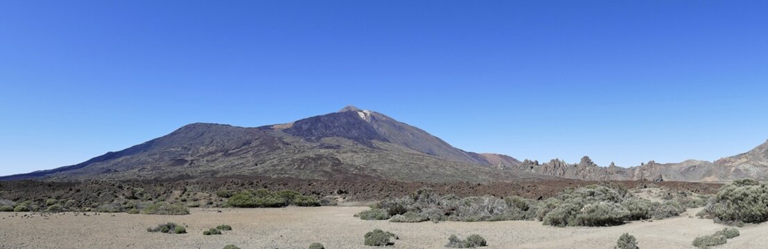 Wide mountain landscape under bright blue sky with sparse vegetation, Teide, Parque Nacional del Teide, Teide National Park, volcano, volcanism, UNESCO World Heritage Site, Tenerife, Canary Islands, Spain