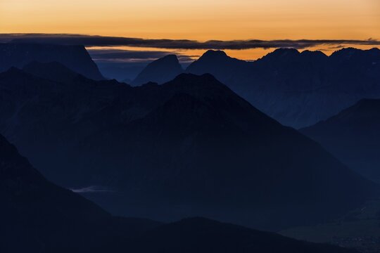 Sunrise over the Mieming Mountains, Reutte, Au&szlig;erfern, Tyrol, Austria